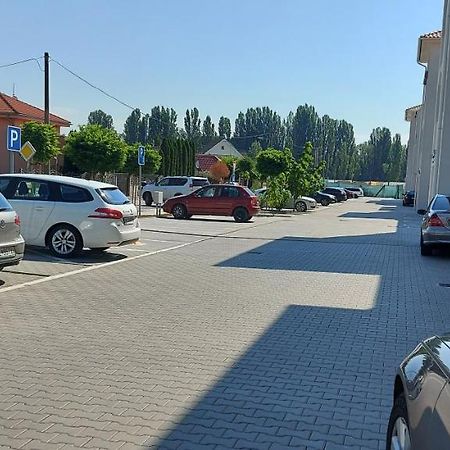 Apartament Evelin Dunajská Streda Zewnętrze zdjęcie